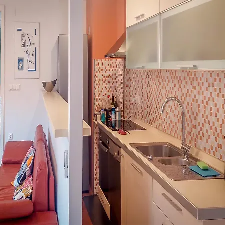 Charming Riverside Retreat Apartment *
